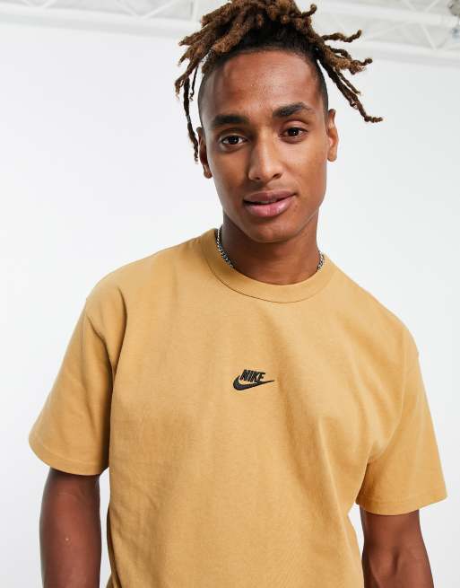 Nike – Premium – Essentials – Guldgul, kraftig t-shirt