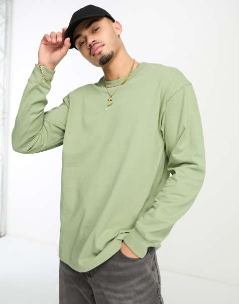 Nike – Premium Essentials – Langärmliges Shirt in Grün mit Logo - view 1