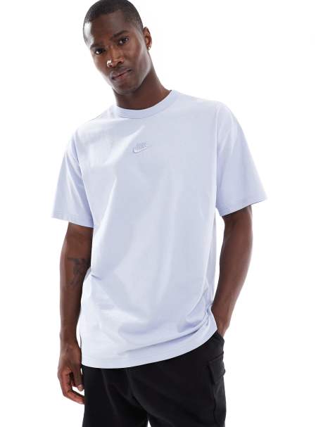 Nike – Premium – Essentials – Ljusblå t-shirt - view 1