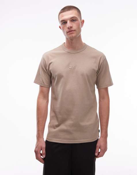 Nike – Premium – Essentials – Ljusbrun t-shirt i oversize - view 1