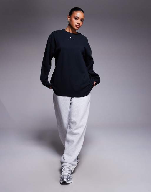 Nike Premium essentials long sleeve t-shirt in black, 2 of 4
