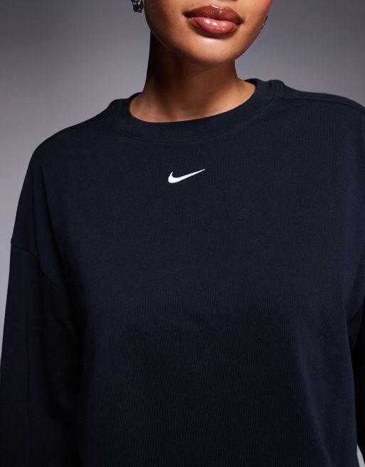 Nike Premium essentials long sleeve t-shirt in black, 3 of 4
