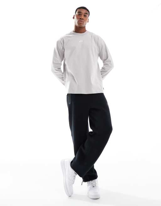 Nike - Premium Essentials - Maglietta a maniche corte grigia, 2 di 4