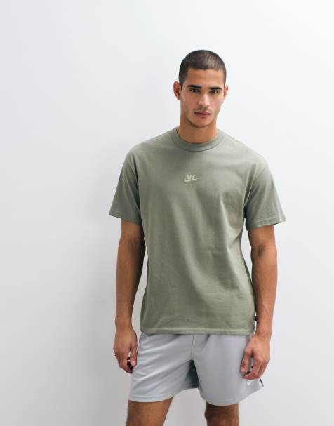 Nike Premium Essentials Oversize-T-Shirt in Khaki - view 1