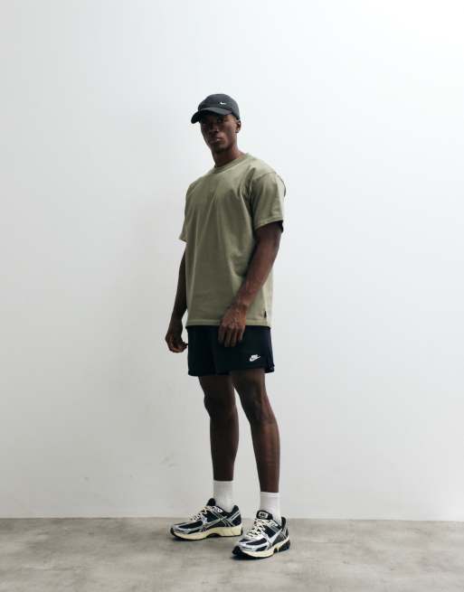 Nike Premium Essentials oversize t-shirt w jasnym khaki, 3 z 5