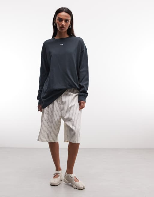 Nike Premium Essentials oversized long sleeve T-shirt in dark green, 2 of 4