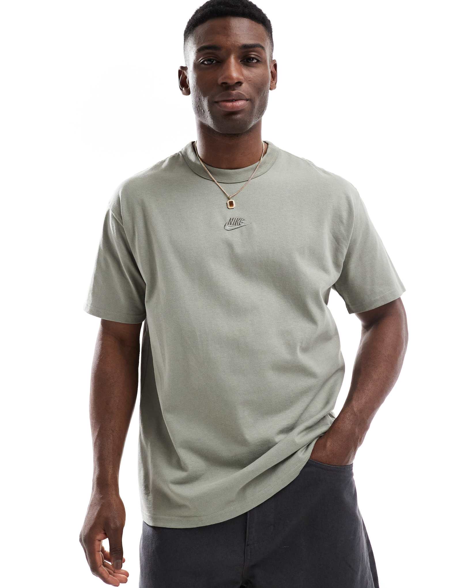 Футболка Nike Premium Essentials оверсайз цвета хаки