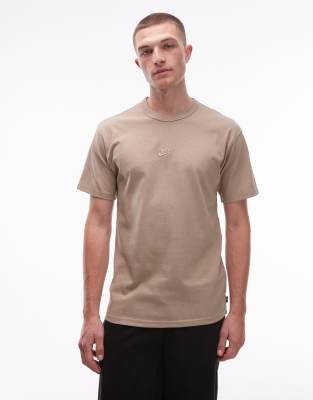 Nike Nike Premium Essentials oversized t-shirt in light brown-Green