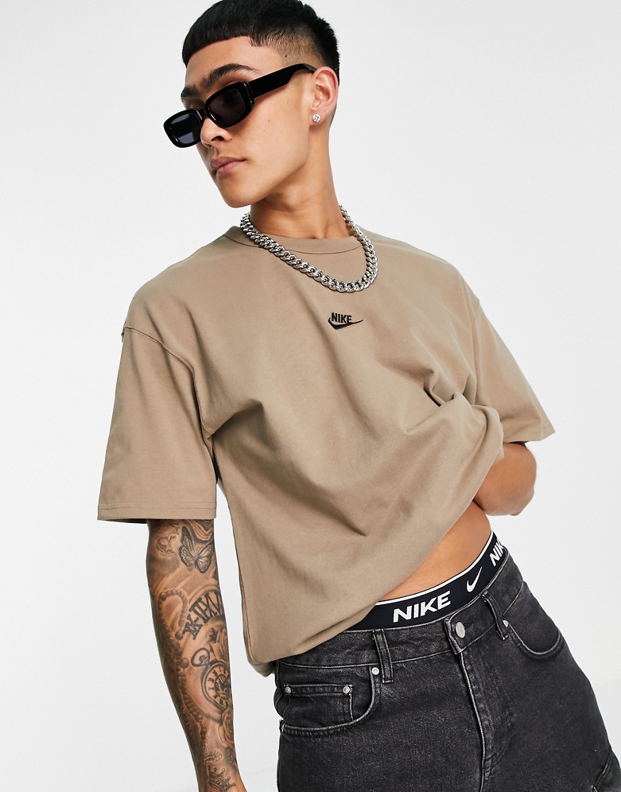 Nike - Premium Essentials - Oversized T-shirt in taupe-Bruin