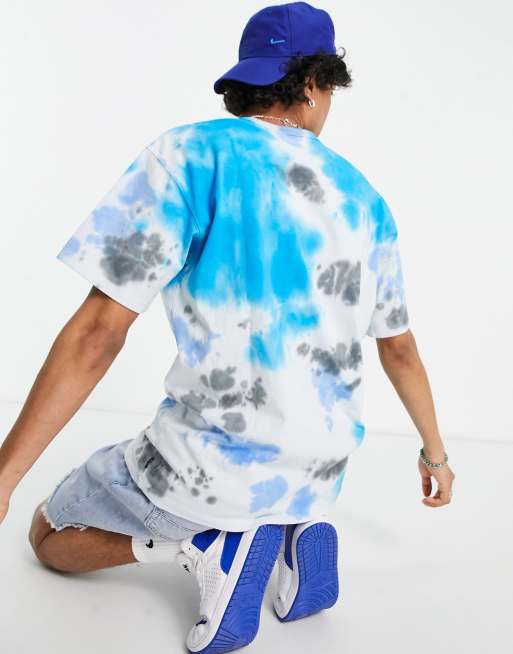 Nike blue hotsell tie dye shirt