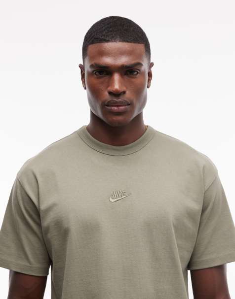 Nike – Premium Essentials – T-Shirt in hellem Khaki - view 1