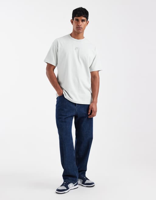 Nike Premium Essentials t-shirt in light grey, 2 of 5