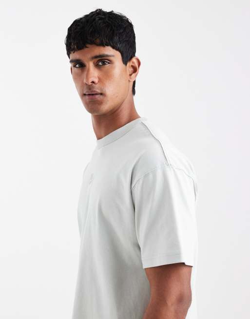 Nike Premium Essentials t-shirt in light grey, 4 of 5
