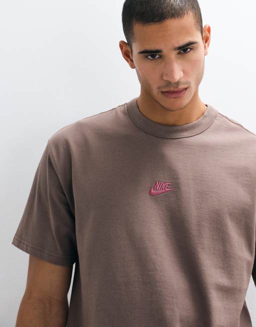Nike Premium Essentials T-shirt oversize marrone e rosa, 4 di 5