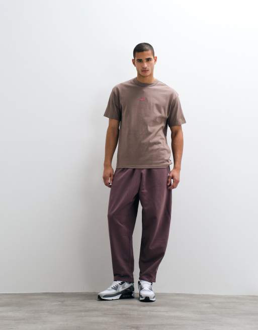 Nike Premium Essentials T-shirt oversize marrone e rosa, 5 di 5