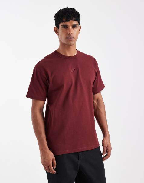 Nike – Premium Essentials – Vinröd t-shirt - view 1