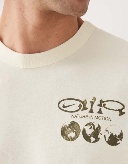 Nike Premium graphic T-shirt in off white, 4 of 5