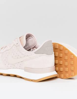 nike premium internationalist sneakers in pink