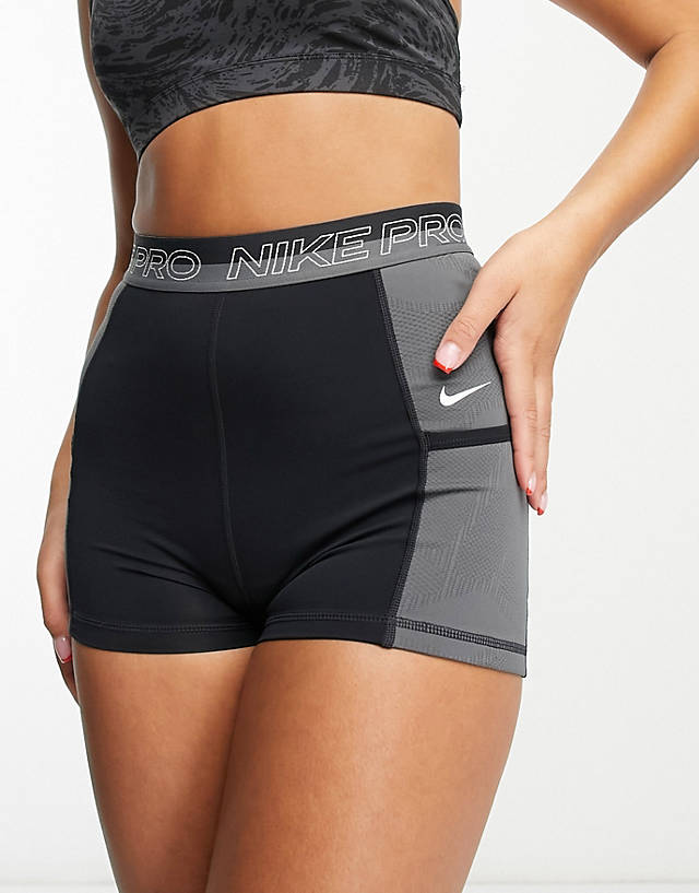 Nike Training - Nike Pro Femme Training dri fit half 3 inch booty shorts in black