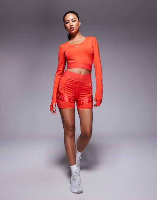 Nike Pro - Gainz Girl - Ensemble de sport effet sculptant avec short legging 5 pouces et top à manches longues - Rouge