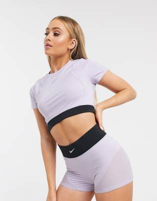 nike pro aeroadapt crop top