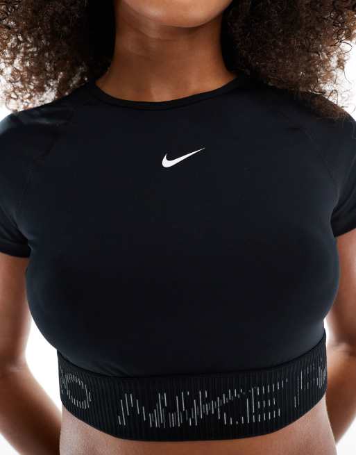 Nike Pro Training cropped T-shirt in black, 3 of 4