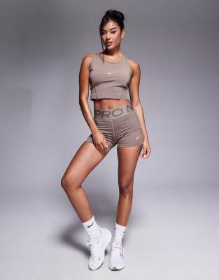 Nike - Pro Training Dri-FIT - Formende Leggings-Shorts in Braun mit hohem Bund, 3 Zoll Schrittlänge