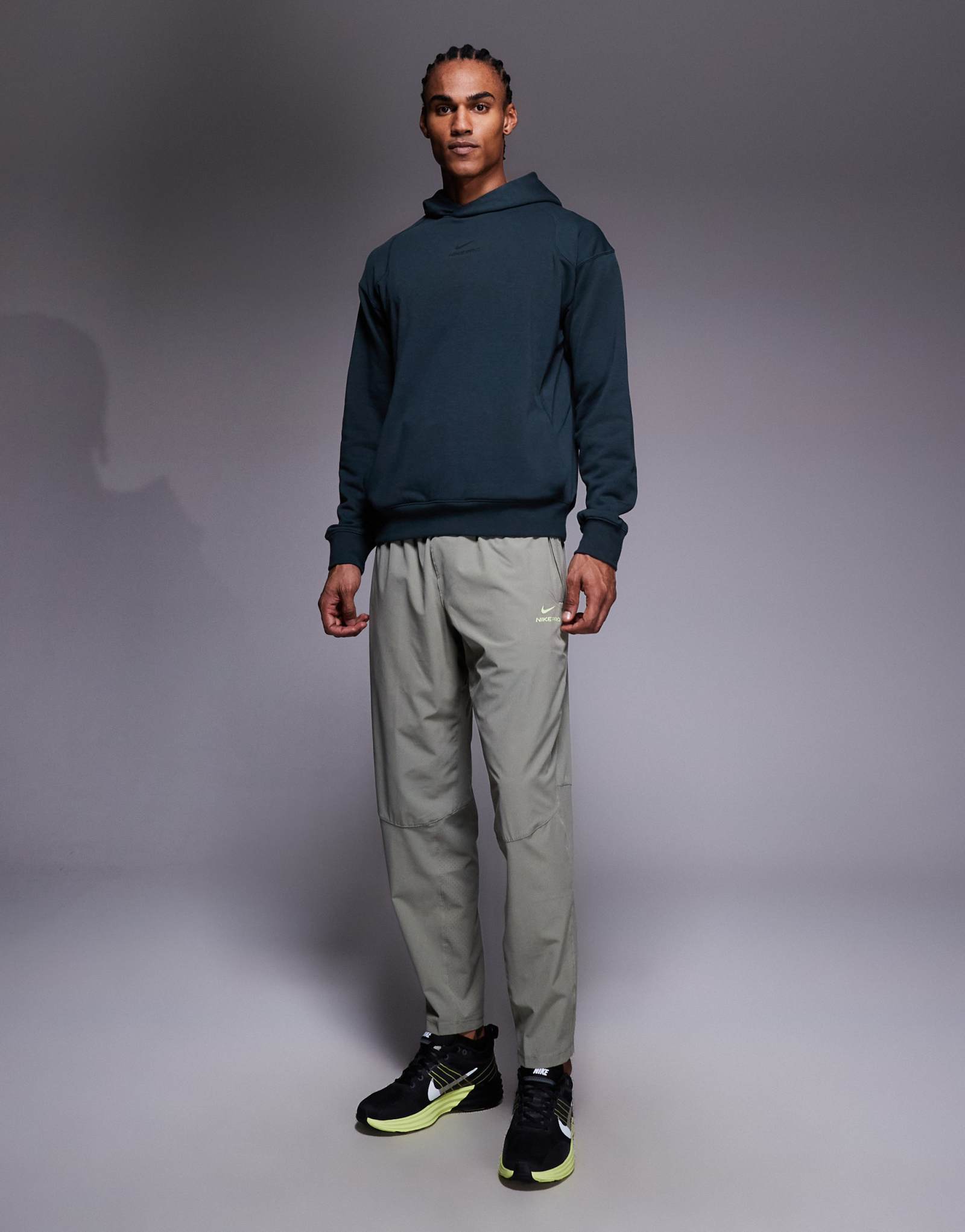 Спортивные брюки Nike Pro Training Dri-FIT цвета хаки