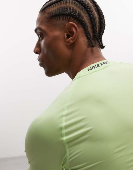 Nike Pro Training Dri-FIT t-shirt in green , 2 of 5