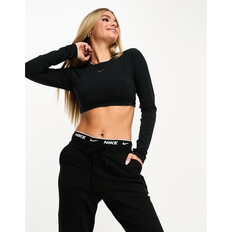 Nike Pro Training Femme Dri-Fit long sleeve crop top in black