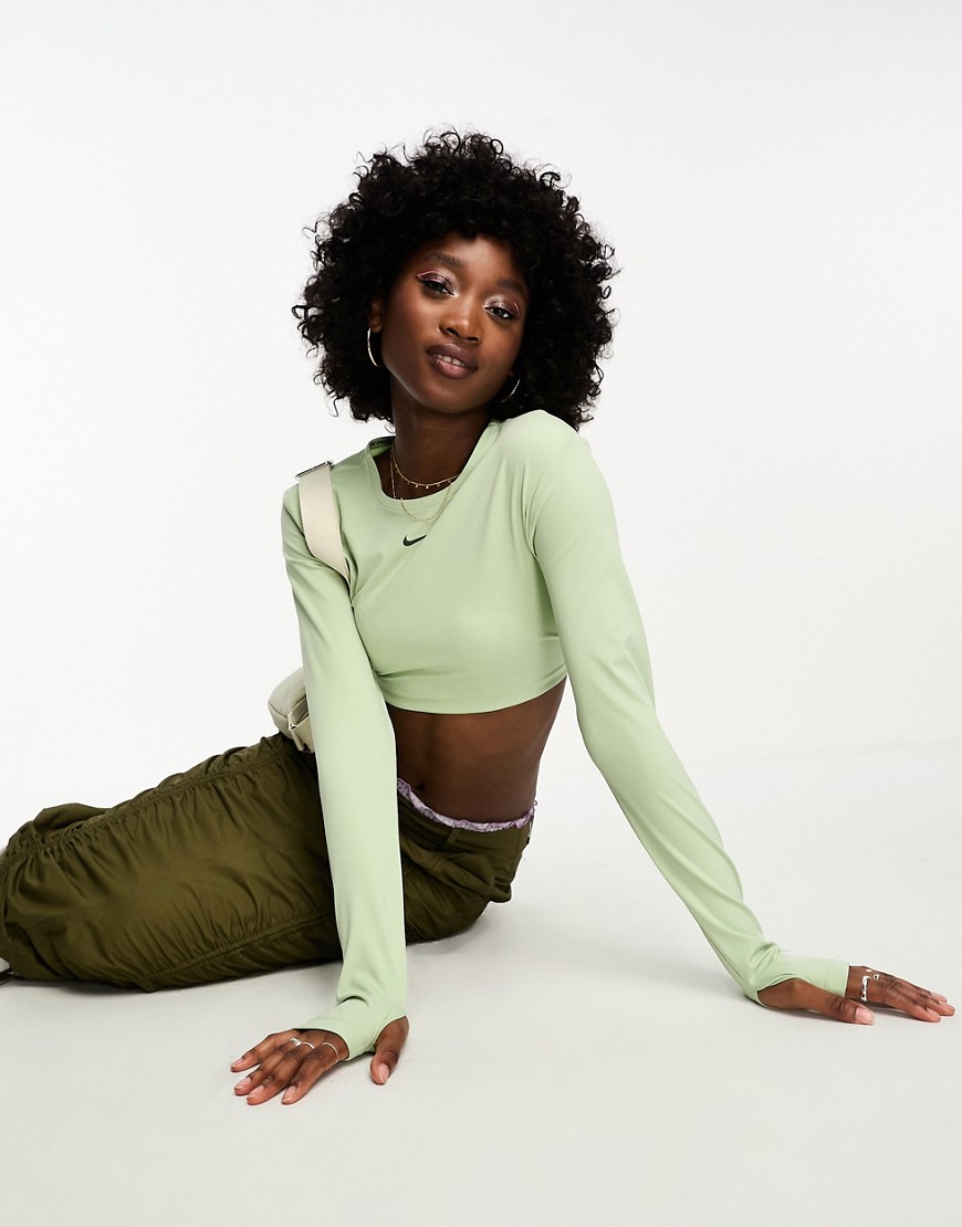 Nike Pro Training Femme Dri-Fit long sleeve crop top in light green