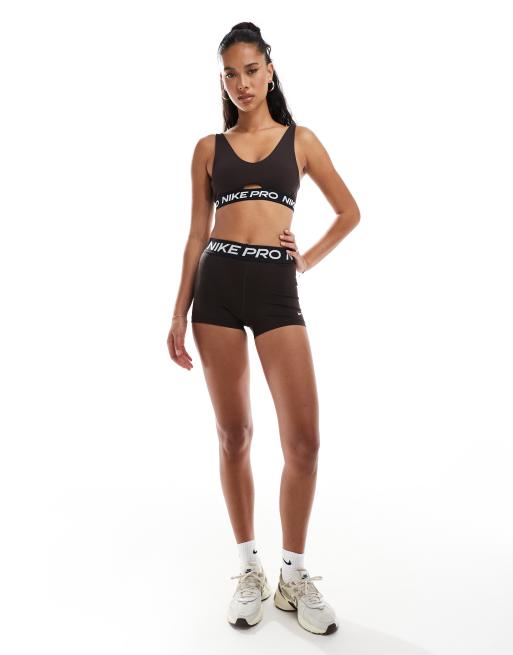 Nike Pro Training - Indy - Reggiseno sportivo marrone a supporto medio con scollo profondo, 2 di 4