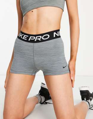 Nike Pro Training - Knapp geschnittene Shorts in Rauchgrau, 3 Zoll Schrittlänge