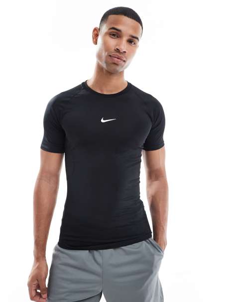 Nike – Pro Training – Körperbetontes T-Shirt in Schwarz - view 1
