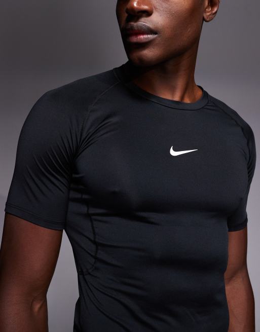 Nike – Pro Training – Körperbetontes T-Shirt in Schwarz, 5 von 5
