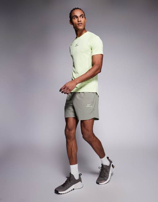 Nike – Pro Training – Limegrön topp i muscle fit, 2 av 5