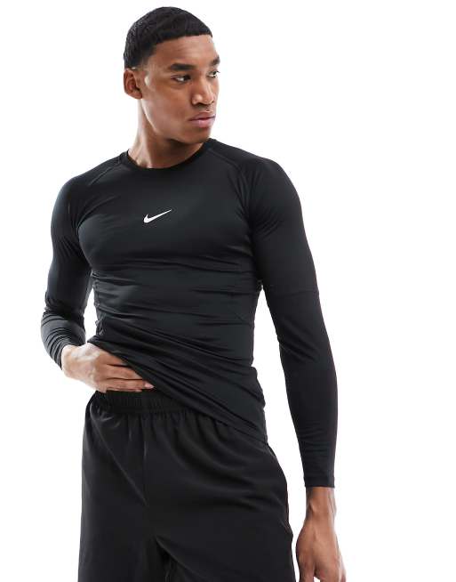 Nike - Pro Training - Sort og tætsiddende T-shirt med lange ærmer