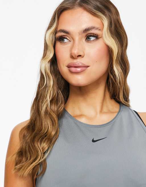 Nike – Pro Training – Tanktop aus Netzstoff in Grau