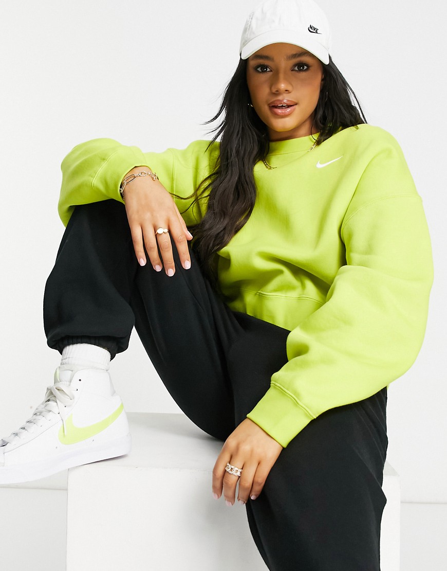 Nike pull over fleece sweatshirt in yellow