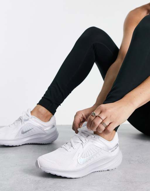 Nike store quest white