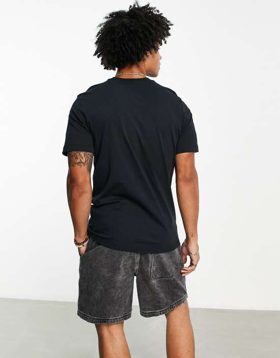 https://images.asos-media.com/products/nike-racing-graphic-t-shirt-in-black/202993001-4?$n_550w$&wid=550&fit=constrain