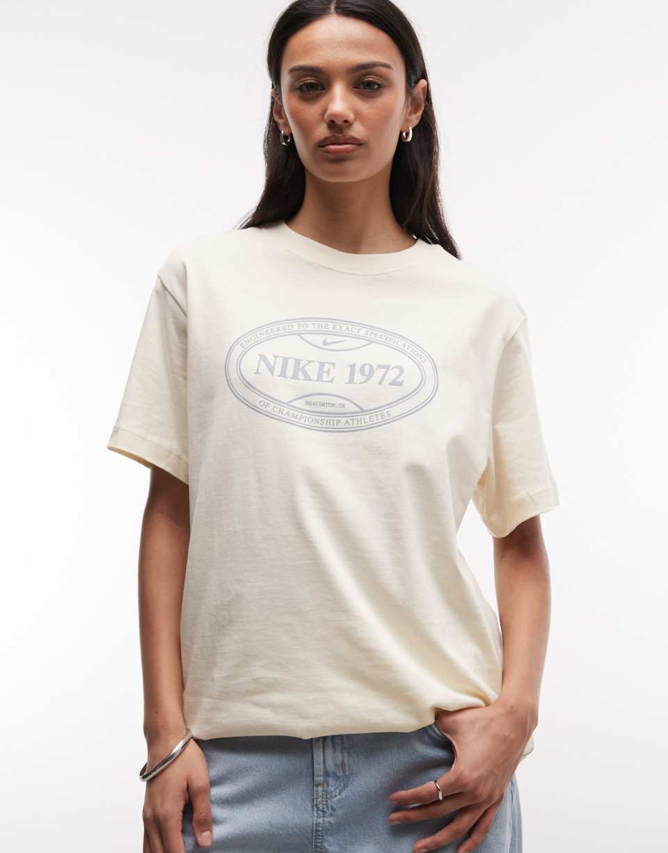 Graphic tennis t-shirt