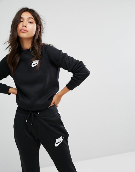 Nike - Rally - Sweatshirt met ronde hals en trainingsbroek in zwart, 2 van 3