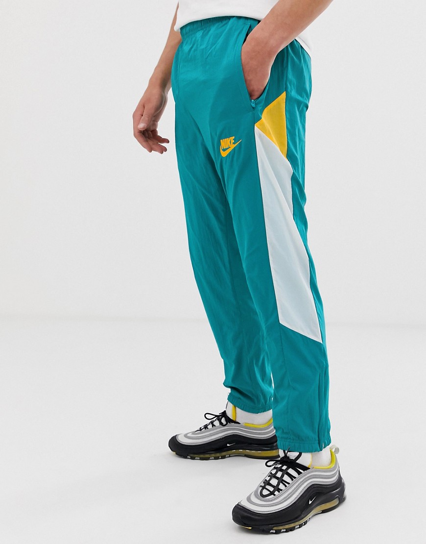 Nike Re-Issue - Joggers-Verde