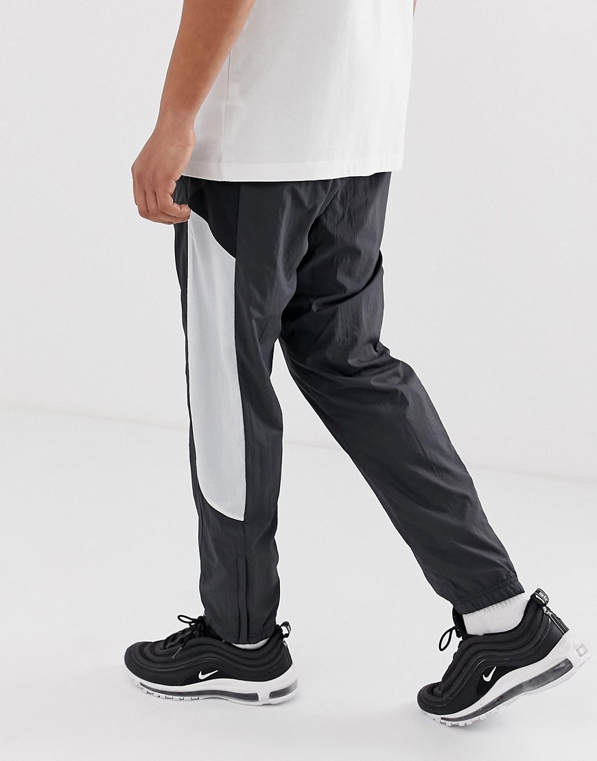 Nike Re-Issue - Pantaloni sportivi con logo-Grigio