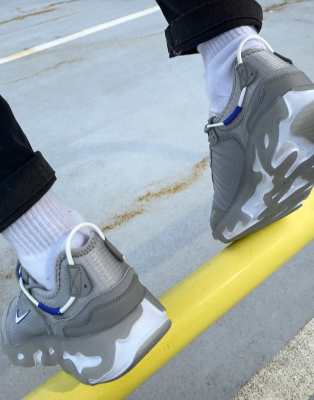 light grey nike sneakers