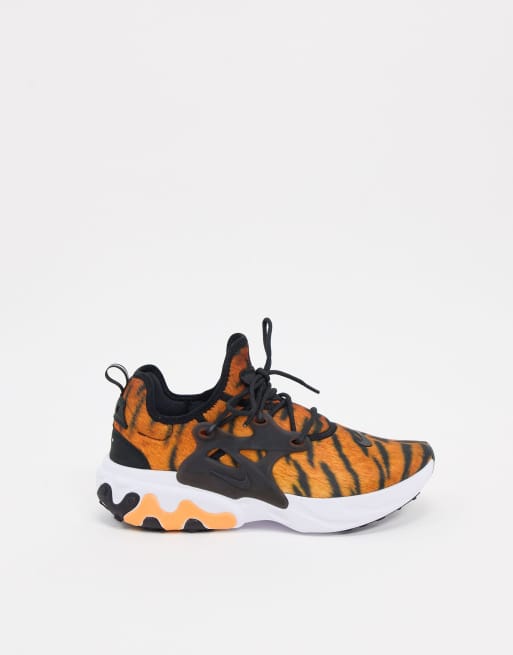 Tiger sales print nikes