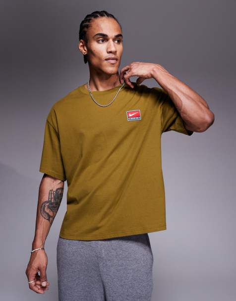 Nike - Recht oversized T-shirt met retro logo in kaki - view 1