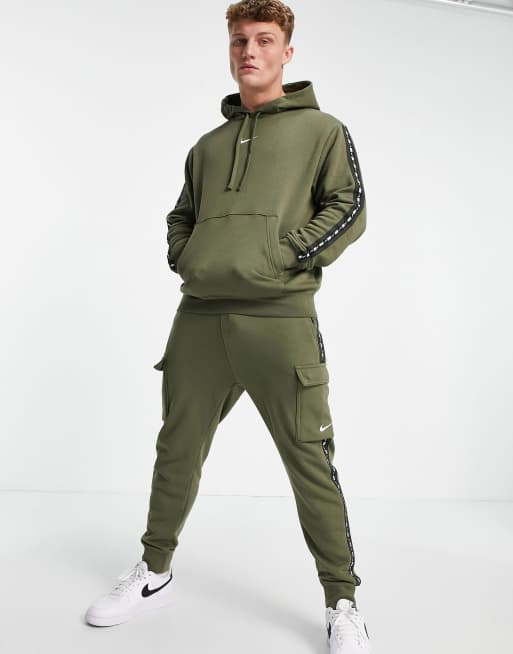Nike - Repeat - Felpa con cappuccio kaki con fettuccia
