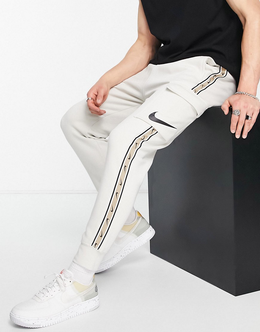nike repeat pack cargo joggers in rattan-neutral